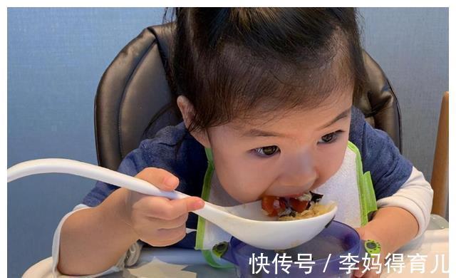 添加|宝宝开始吃辅食后,喂奶量如何变化才合适?家长要根据月龄来判断