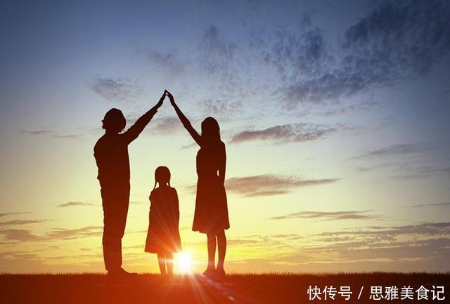 张露|宝爸心疼亲妈带娃太累,对老婆说:“孩子谁生的谁带”,下场很惨