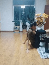|搞笑GIF：媳妇有这个绝招我以前怎么不知道呢？