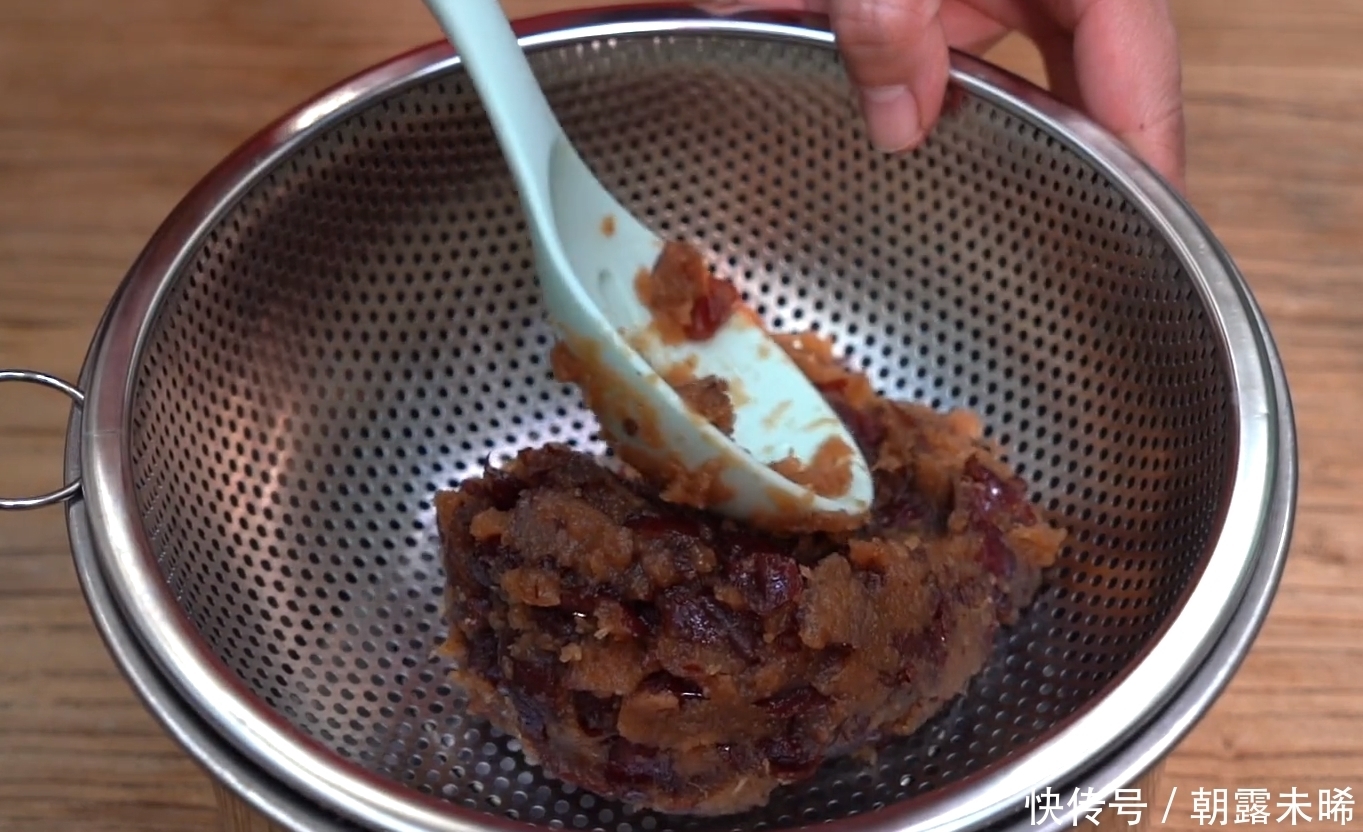 家庭|红糖枣泥糕:详细的家庭做法,记住2个小技巧,蓬松不塌陷,好吃