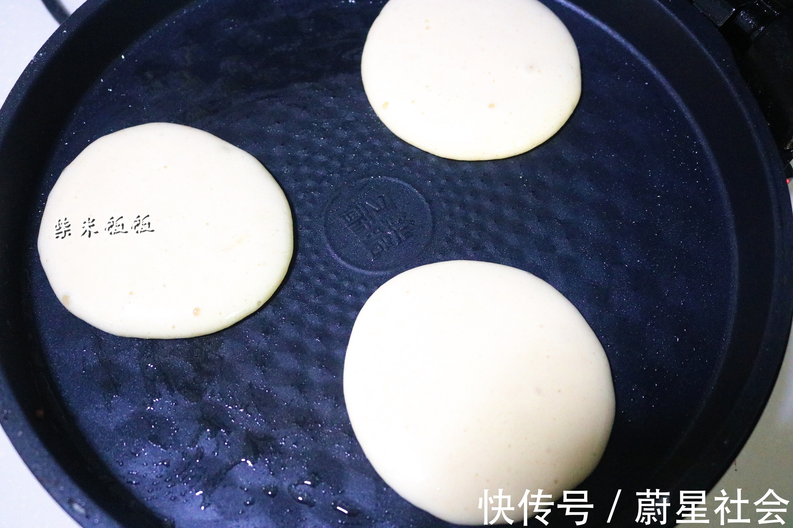 小饼|这饼太软了，女儿早餐爱吃它，做法也简单，有鸡蛋面粉就能做