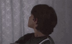 |搞笑GIF:本想给女友一个惊喜,没想到遇到了丈母娘