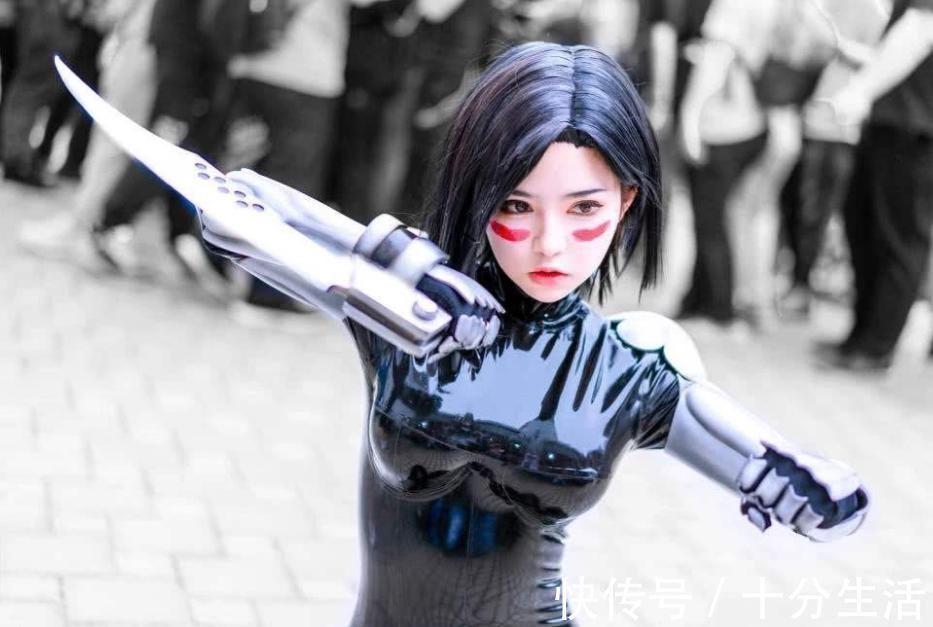 裙底|漫展上不能做的这几件事,偷拍裙底惹众怒,公然撩衣就过分了