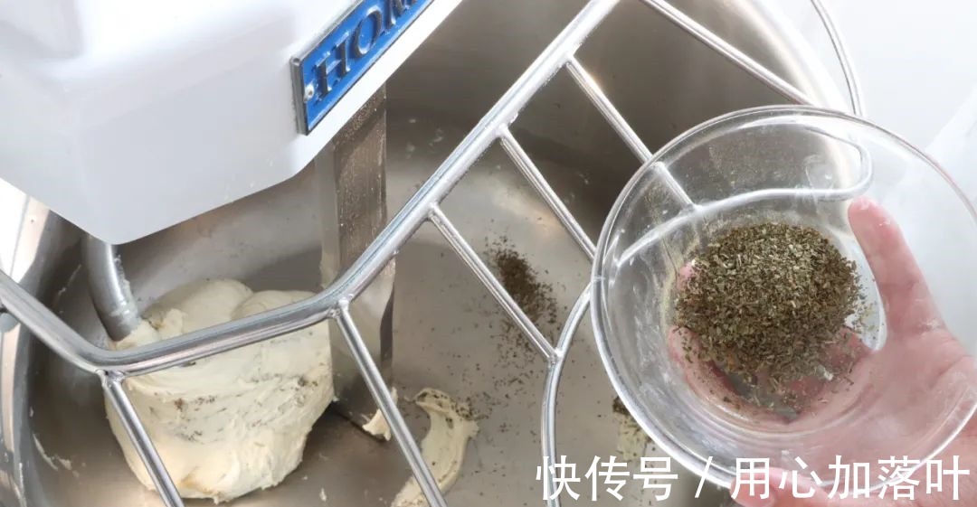 foc意大利非常流行的一种扁平面包--佛卡夏Focaccia!