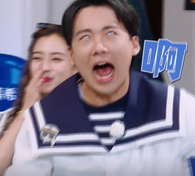 郭麒麟 欧阳娜娜踩郭麒麟的脚,大林子痛到翻白眼,看清脚底是啥笑出声了