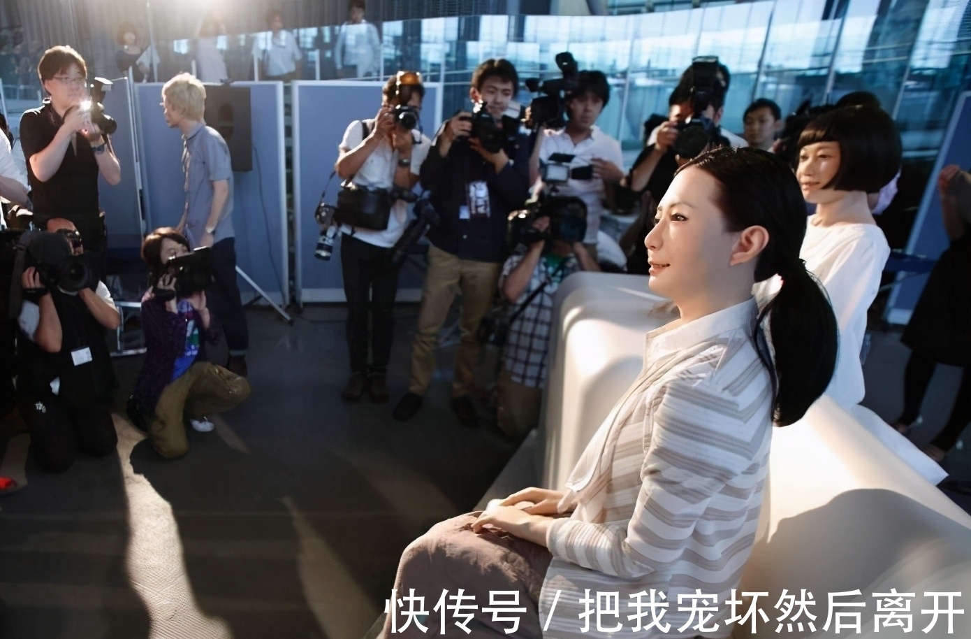 噱头|明明不是真人,女性机器人为啥那么受欢迎?这个功能很重要