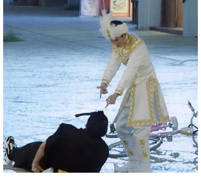 骑自行车|王源骑自行车追NPC,用成语表白女生,谈到父母让粉丝感动