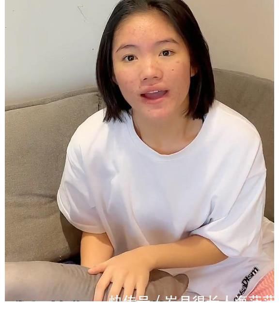 《变形计》李勒优被城市家庭收养，脸上长满青春痘，还不忘臭美