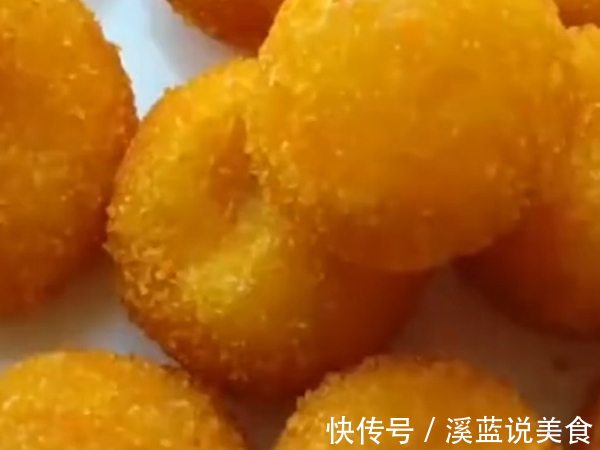 宝宝最爱南瓜饼，十分钟就出锅，外脆里糯，大人孩子超爱吃