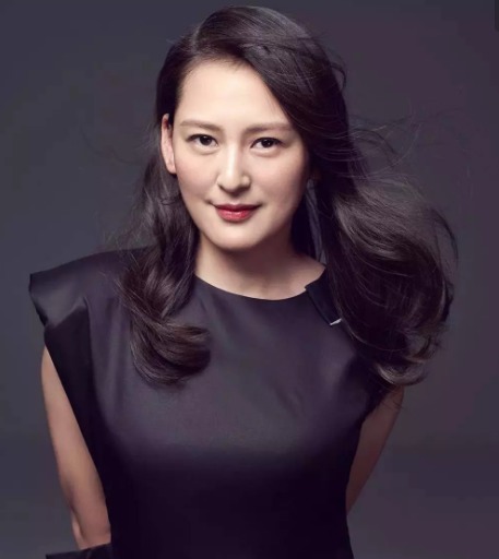 节目上做“情感专家”的黄澜,私下却和丈夫离婚,网友:太可笑