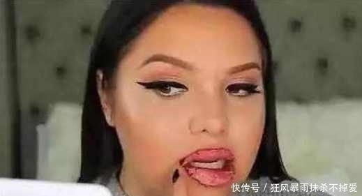 化妆|美女特别喜欢化妆,决定在嘴上涂100层口红,最后结果让人傻眼