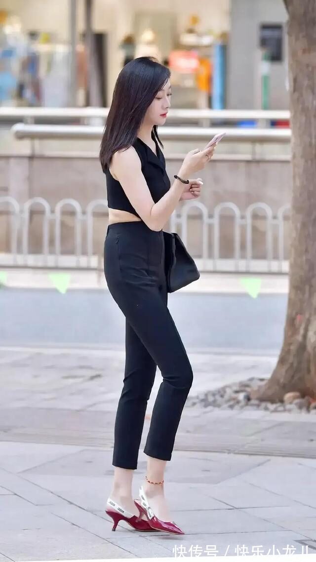 穿搭 黑色穿搭的小姐姐,自然的美 吸引的美