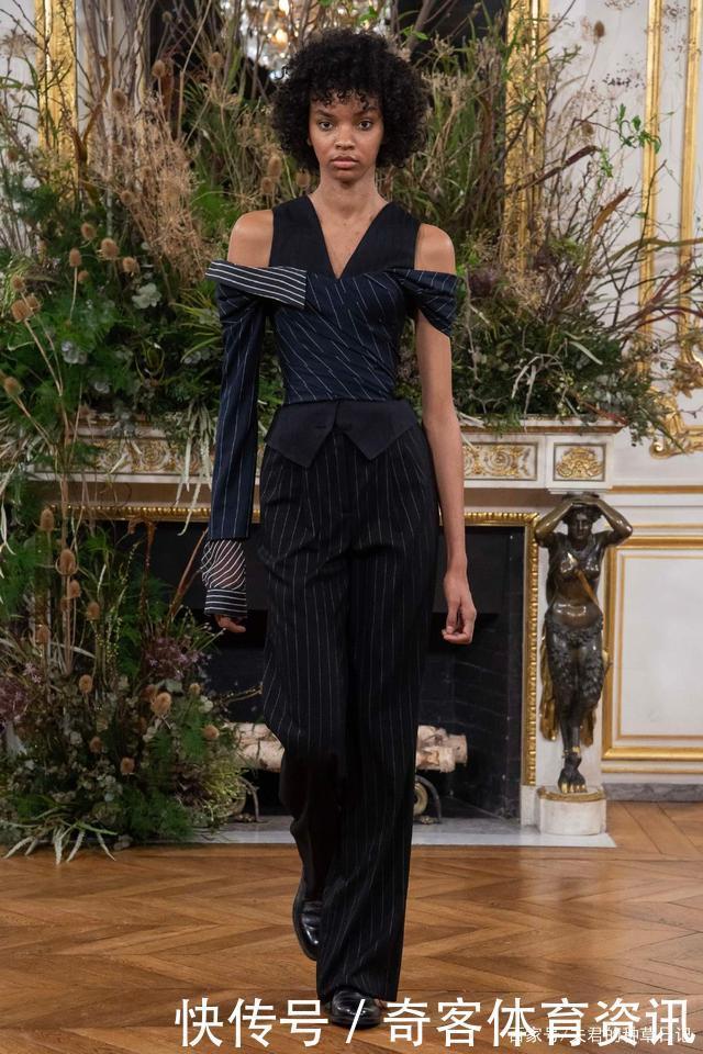 女人不要再“衬衫”塞裤子了,今年流行这样穿,时髦显瘦又高级!