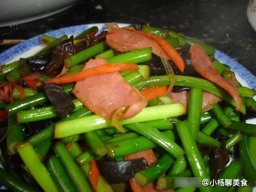 味道|炒木耳时，“噼啪炸锅”真吓人！多加这1步，既不炸锅味道更好！