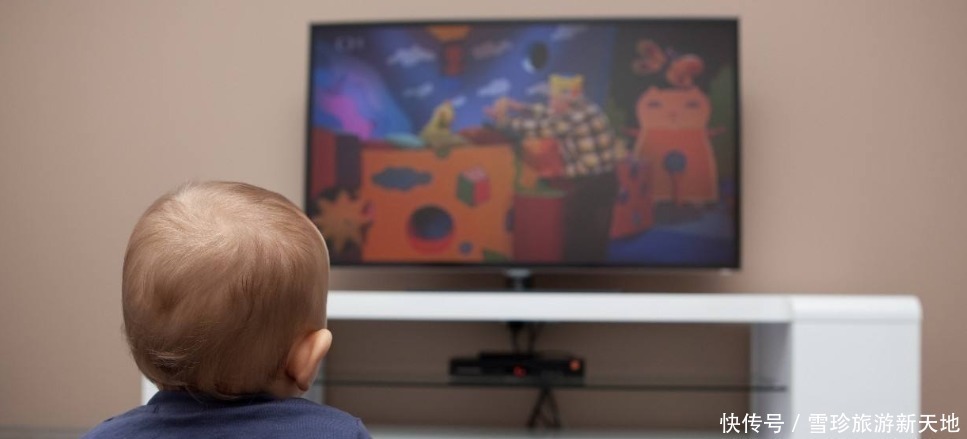 电视机前|过度用眼对儿童的发育造成不良影响，应如何引导儿童观看电视