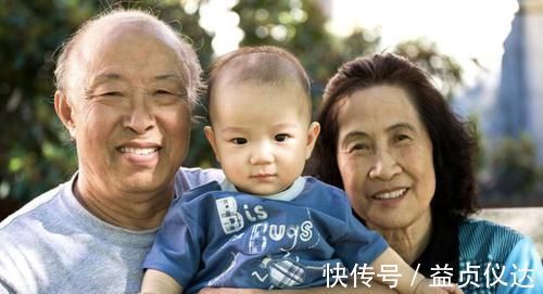 奶奶|7岁男孩长了“双排牙”,需要一颗一颗拔掉,奶奶自责不已