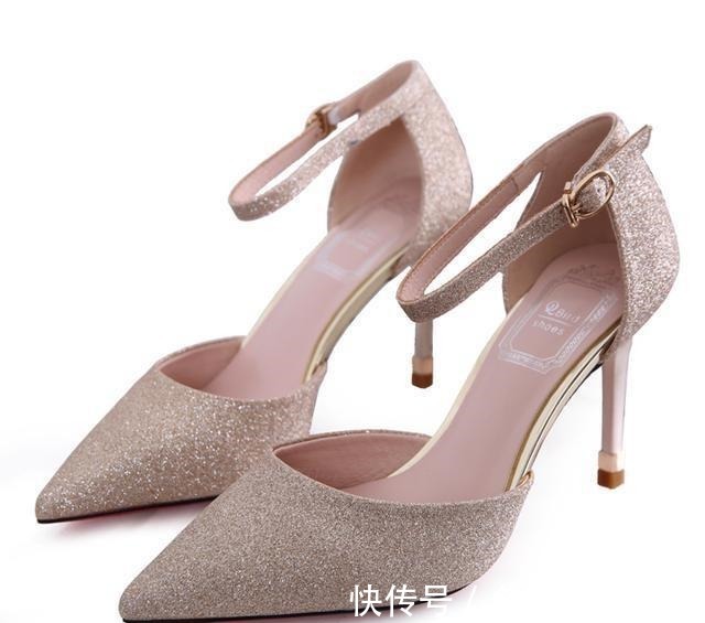 女人味 尖头勾勒出极致女人味,亮片闪耀出别样光芒,穿上高跟鞋撑起气场!