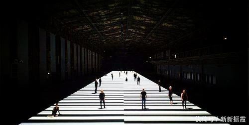 时空 爱因斯坦又正确了宇宙最高维度11维空间,真有物质能跨越