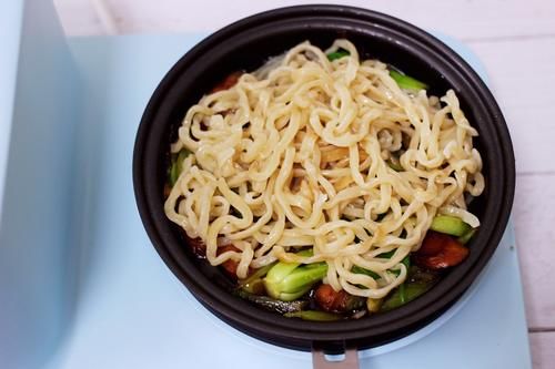 炒面用干面还是湿面，用对之后既不粘锅，也不黏稠，爽滑味道好