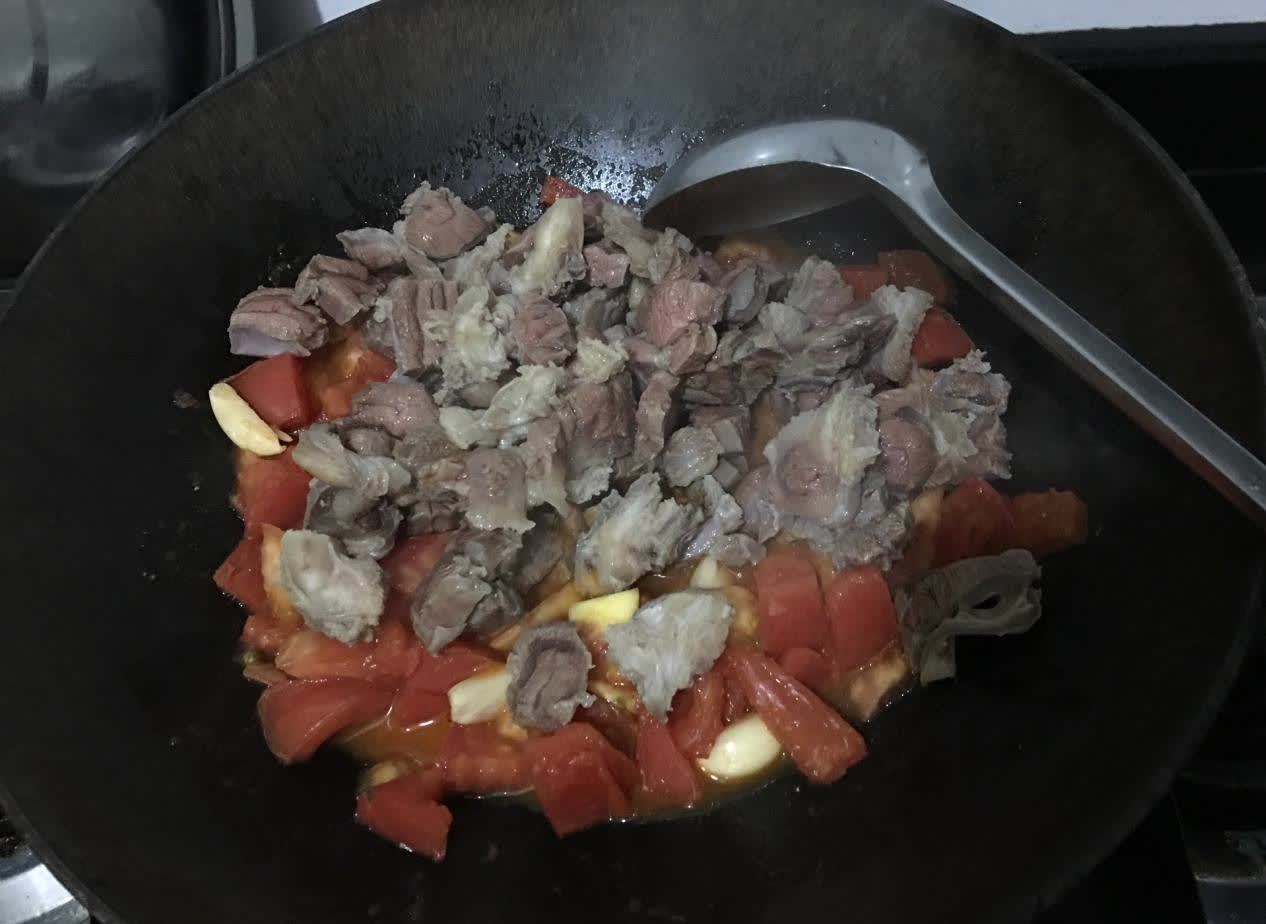 10分钟做好番茄牛腱面,教你在家做,牛肉软烂入味,连汤都不剩