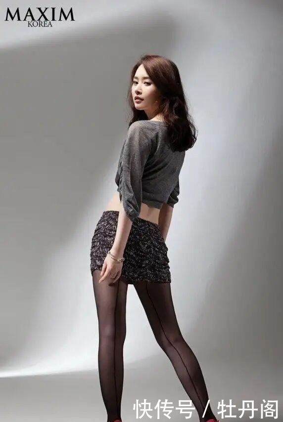 细跟鞋衬托女性优雅知性的气质魅力,散发温柔迷人的从容气场