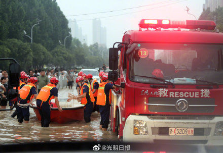 湖北消防|湖北消防指战员疏散营救河南被困群众