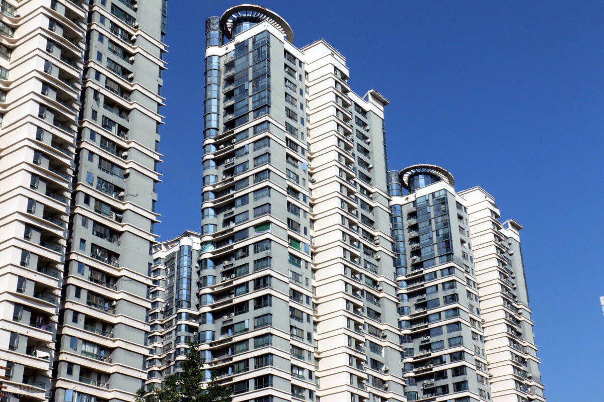 买房|没等到房产税,“房东税”先来了,炒房客、投资者会抛售房产吗