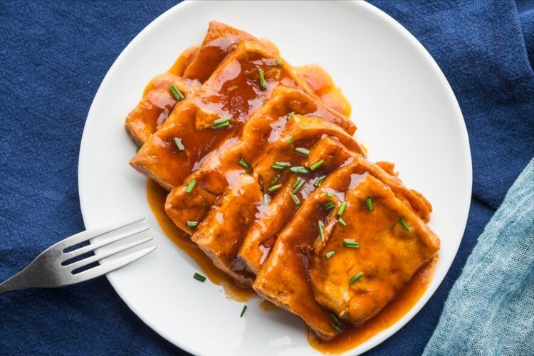 豆腐最怕直接下锅煎，下锅前多做这2步，豆腐不散不碎不粘锅