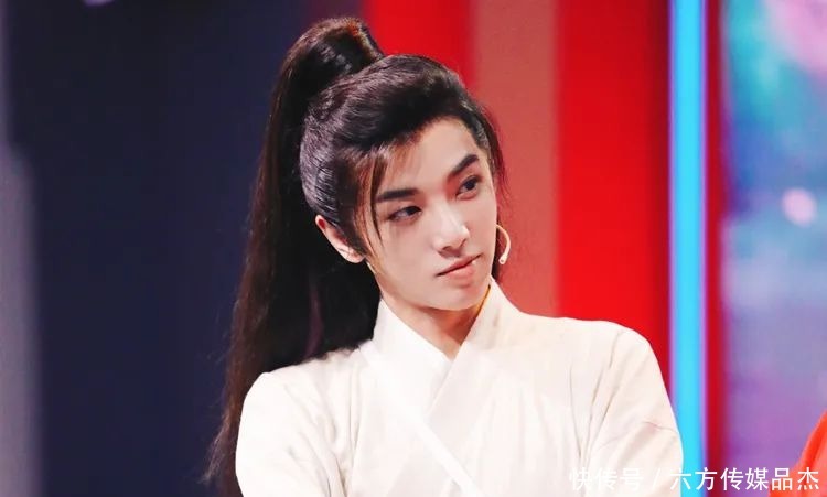 致敬经典何必总拿来比较,华晨宇的《杀破狼》也有自己的味道