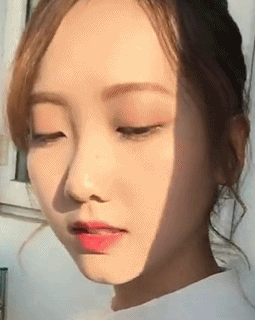 |搞笑GIF:幸亏反应快 不然被老婆发现就麻烦了