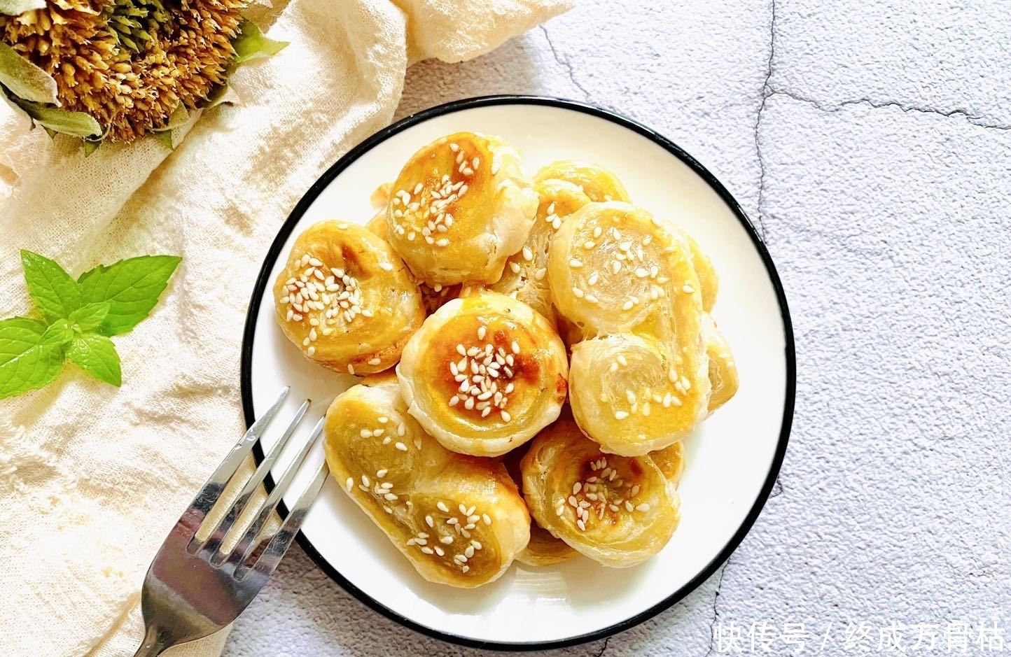 小点心|25分钟搞定娃的两道小点心,酥软香甜,好吃到连渣都不剩