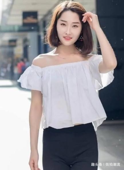 打底裤|街拍时髦穿搭的紧身打底裤美女,嫣然一笑,更显秀美多姿。