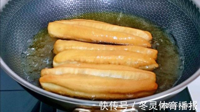 发酵|炸油条时,切记“1忌2放”窍门,油条又大又脆,10小时不回软
