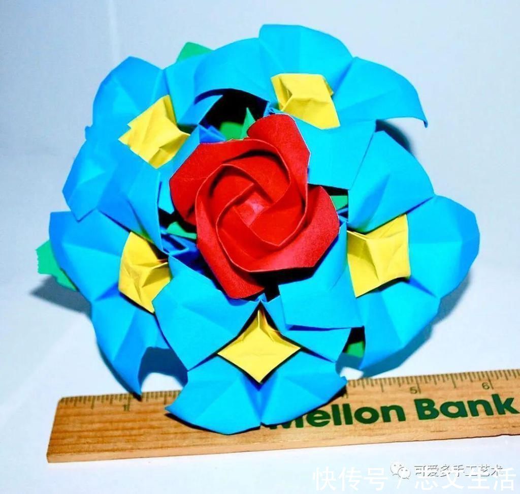 一张纸就能折的玫瑰,放几枝在家中,人见人夸!