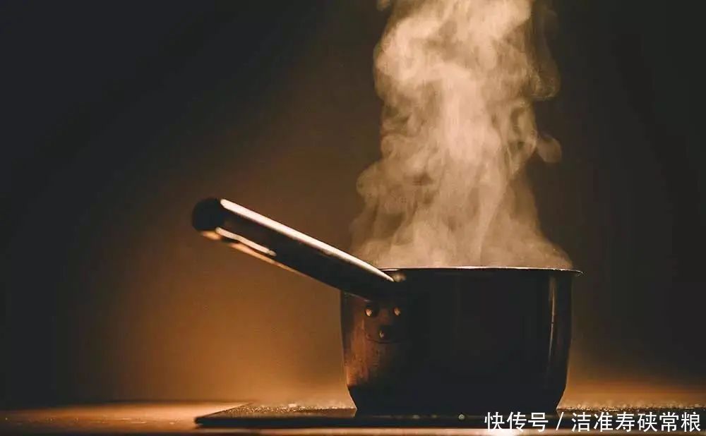 不能放进微波炉的10种东西,很多人第一个就弄错了,太危险了