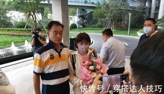 陈梦|回来了!肖战为王曼昱推箱子,爸爸为陈梦备大虾,外婆含泪相迎