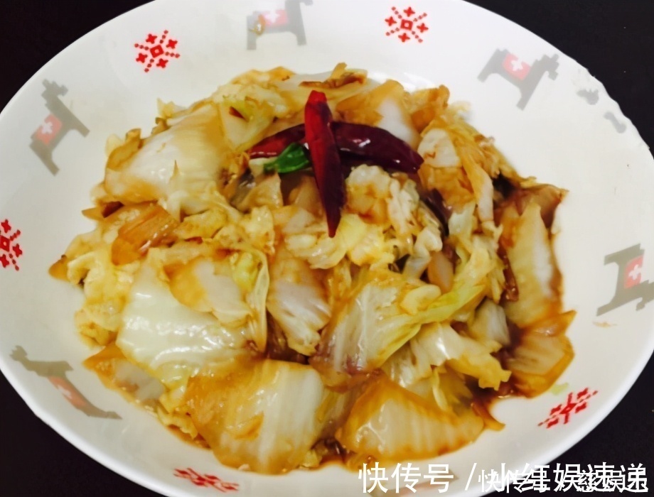 才知道，炒白菜不能直接下锅，多加1个步骤，白菜脆爽多汁更好吃