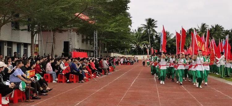 活动|温泉中学成功开展家校共育会活动：才艺展、跑操、武术、集体操表演。。。