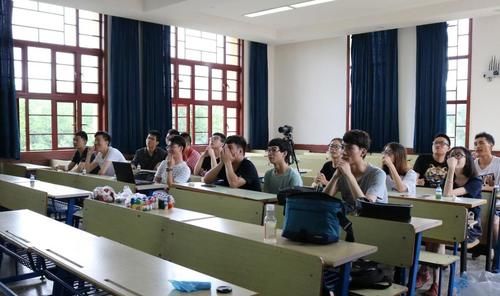 大学转专业挖下的坑有多少？过来人提醒：做好这几点避免后续踩雷