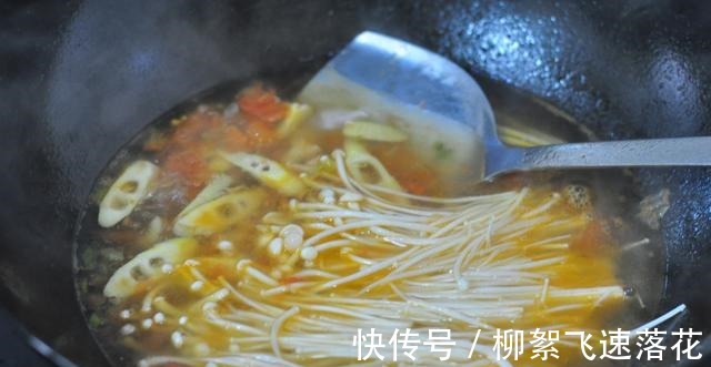 一碗好吃的番茄鲜笋汤面,做法是如此的简单,口味却鲜美!