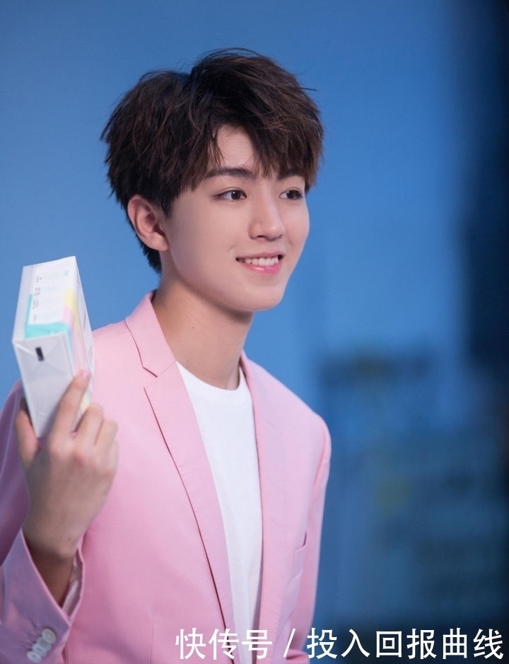 尽显|浪漫的七夕适合穿粉色的服饰,减龄又很清新,尽显青春活力