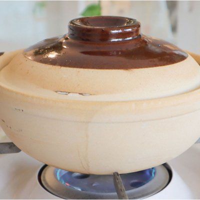 香到人人夸的「啫啫鸡煲」鲜嫩多汁,怎么能这么好吃