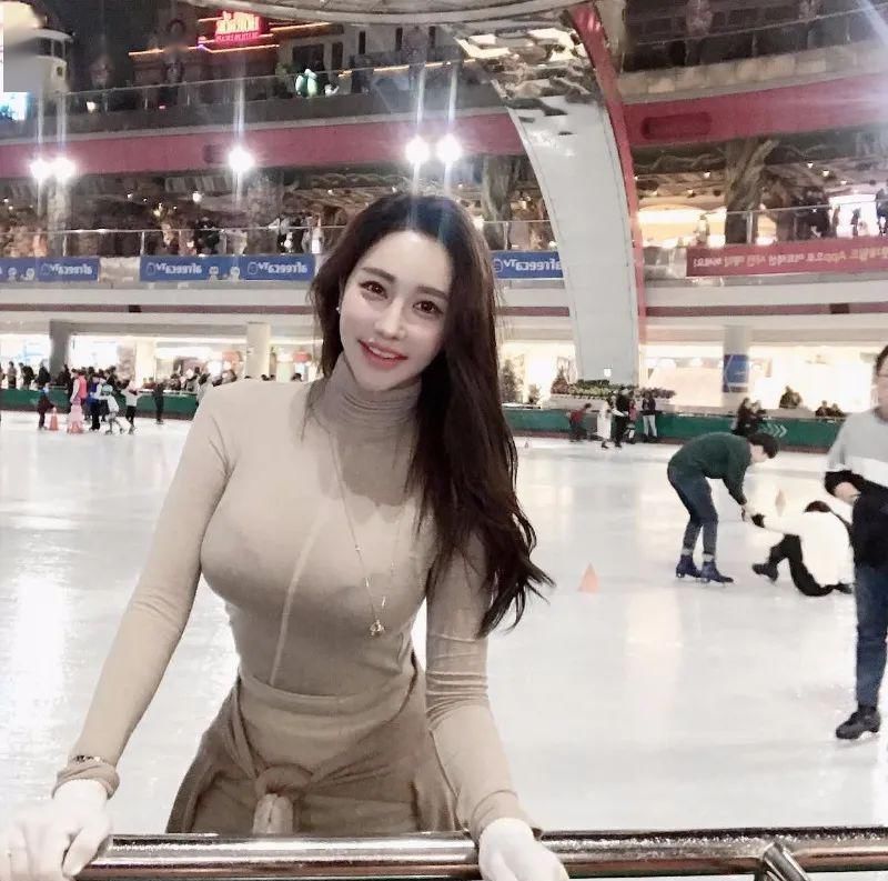 瑜伽|瑜伽美女，身姿丰润皮肤白嫩，好气质后天养成