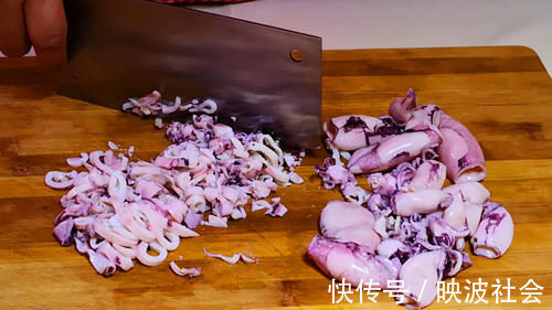 入秋后，猪肉牛肉靠边站，此肉最鲜美，才6块一斤，包饺子特香