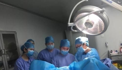 心酸|产妇“偷偷”给医生塞了一张纸条,医生看完泪目,太心酸