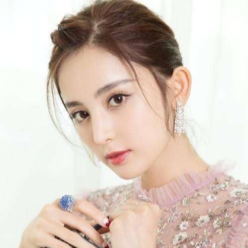 ?女人无论多少岁，扎头发记住3个技巧，简单耐看显气质