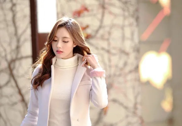 粉底色|美图欣赏:孙允珠,粉底色甜蜜轻盈西装式风衣