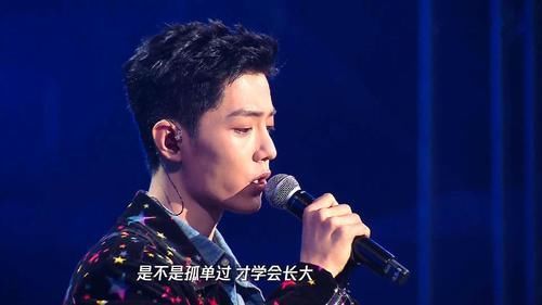 声音|肖战空降《演员2》现场呈现了三种真实状态，尬黑的消失令人欣慰