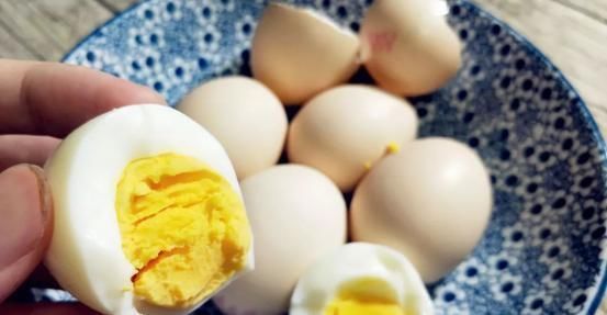 散黄蛋|早晨吃一个煮鸡蛋对身体好,但要切记“3不”,别怪我没提醒你