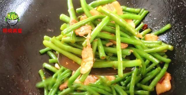 豆角有人焯水,有人直接炒,难怪不好吃,看饭店大厨师是怎么做的